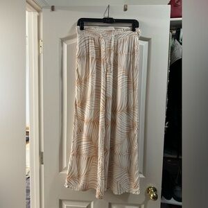 Roxy flowy paint Medium, originally bought for $60.00